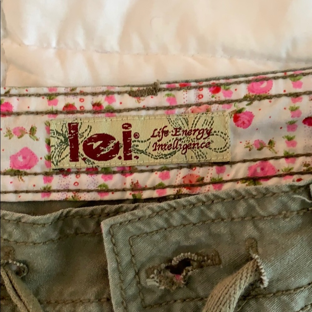 Shorts - Picture 2 of 5
